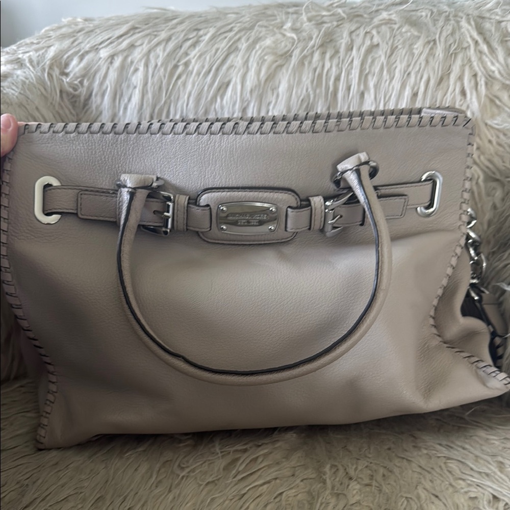 Michael Kors Elegant Gray Leather Handbag